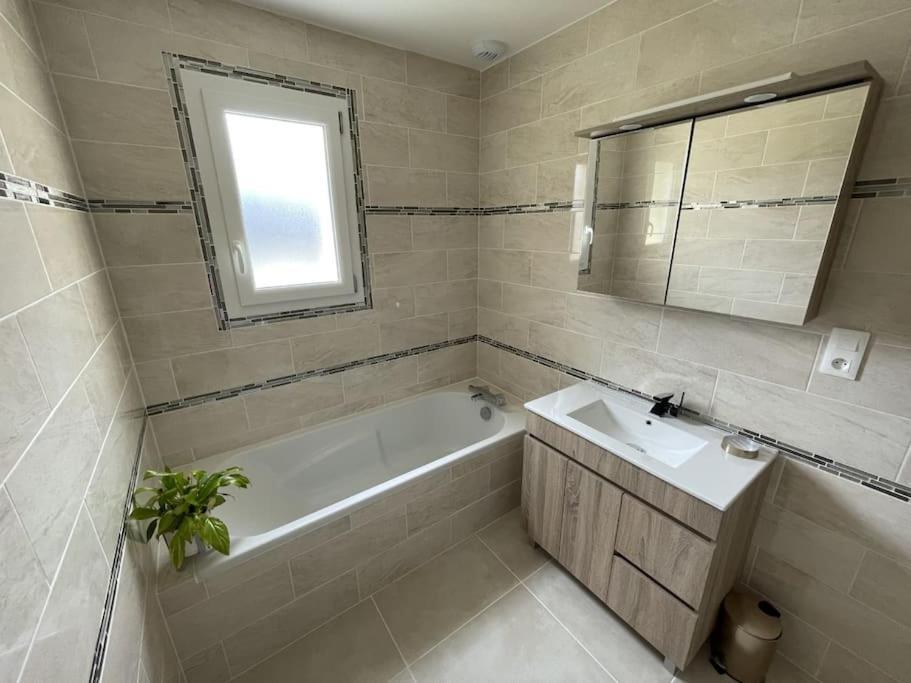 Maison Neuve Proche De La Holiday home